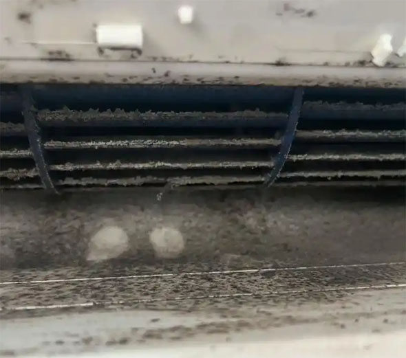 乡宁空调吹的风有股烧焦味是怎么回事